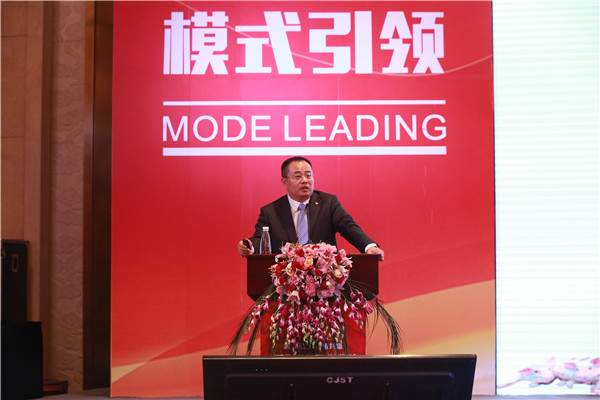乐鱼体育股份郭异忠总裁总结营销战绩.jpg