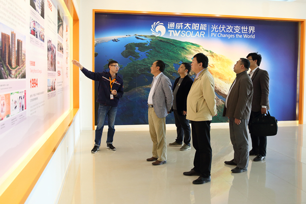 席书记一行参观公司展厅_副本.jpg