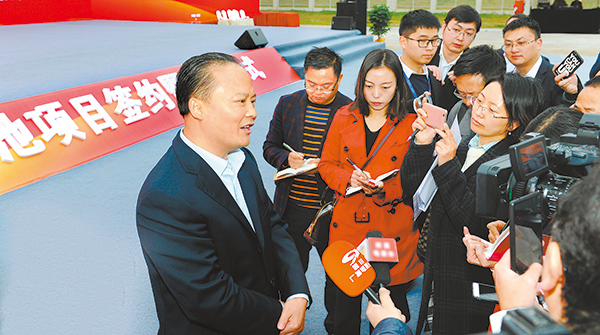 十一届全国政协常委、乐鱼体育集团董事局刘汉元主席接受主流媒体采访.jpg